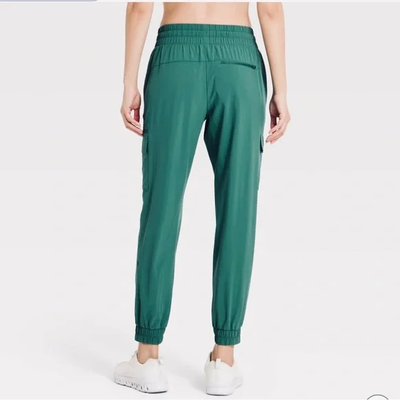 All in Motion Active Light Mid-Rise Cargo Forest Green Jogger Pants NWT - Picture 2 of 10